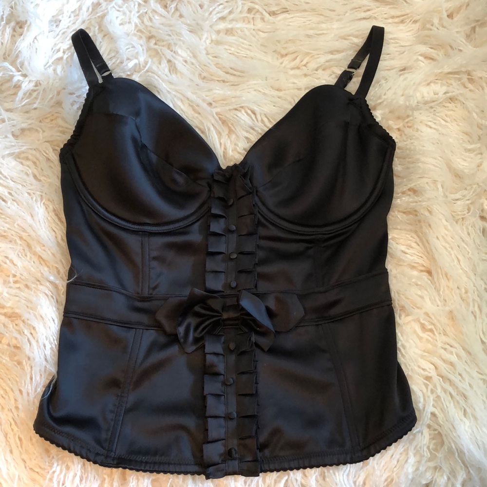Victoria’s Secret’s tuxedo corset top 34d